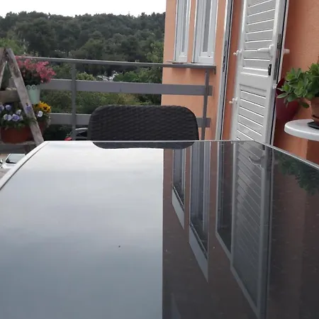 Apartman Lea *